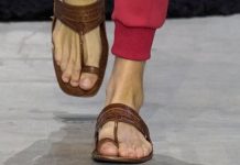 प्राडाचा जुना ‘राडा’ कोल्हापुरी चप्पलाच्या पथ्यावर येणार नवी फुटवेअर रेंज !