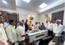 कोल्हापुरातील अनधिकृत बांधकामे अतिक्रमणांबाबत कोल्हापूर नेक्स्टचे महापौर यांना निवेदन