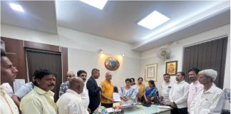 कोल्हापुरातील अनधिकृत बांधकामे अतिक्रमणांबाबत कोल्हापूर नेक्स्टचे महापौर यांना निवेदन