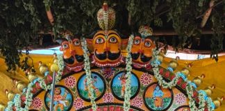 गडहिंग्लज तालुक्यातील हलकर्णी गावात महालक्ष्मी देवी आणि दुर्गा मातेची यात्रा तब्बल तीनशे वर्षांनंतर दुसर्यांदा या वर्षी पार पडत आहे.