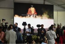 चंद्राच्या दक्षिण ध्रुवाजवळ बर्फाचे संकेत; इस्रोचा महत्त्वपूर्ण शोध
