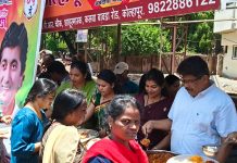 राष्ट्रवादी काँग्रेस चे कोल्हापूर शहर अध्यक्ष व गटनेते आदिल फरास यांच्या वाढदिवसानिमित्त कोल्हापूर थाळीचे आयोजन;गरजूंसाठी टोपी व हँडग्लोज वाटप; सर्वपक्षीय पदाधिकाऱ्यांची उपस्थिती
