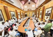 १५ ऑक्टोबरच्या गळीत हंगामाला स्वाभिमानीचा विरोध; १० ऑक्टोबरला ऊस परिषद