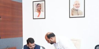 इलेक्ट्रोहोमिओपॅथी चिकित्सकांच्या प्रश्नावर शासन निर्णयाची प्रतीक्षा; मुख्यमंत्री फडणवीसांकडे निवेदन…