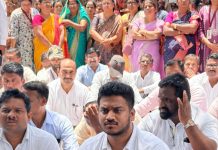 दोन मंत्र्यांच्या ओ.एस.डी. ना मात देत शिक्षक मित्र कौस्तुभ गावडेंनी मारली बाजी..
